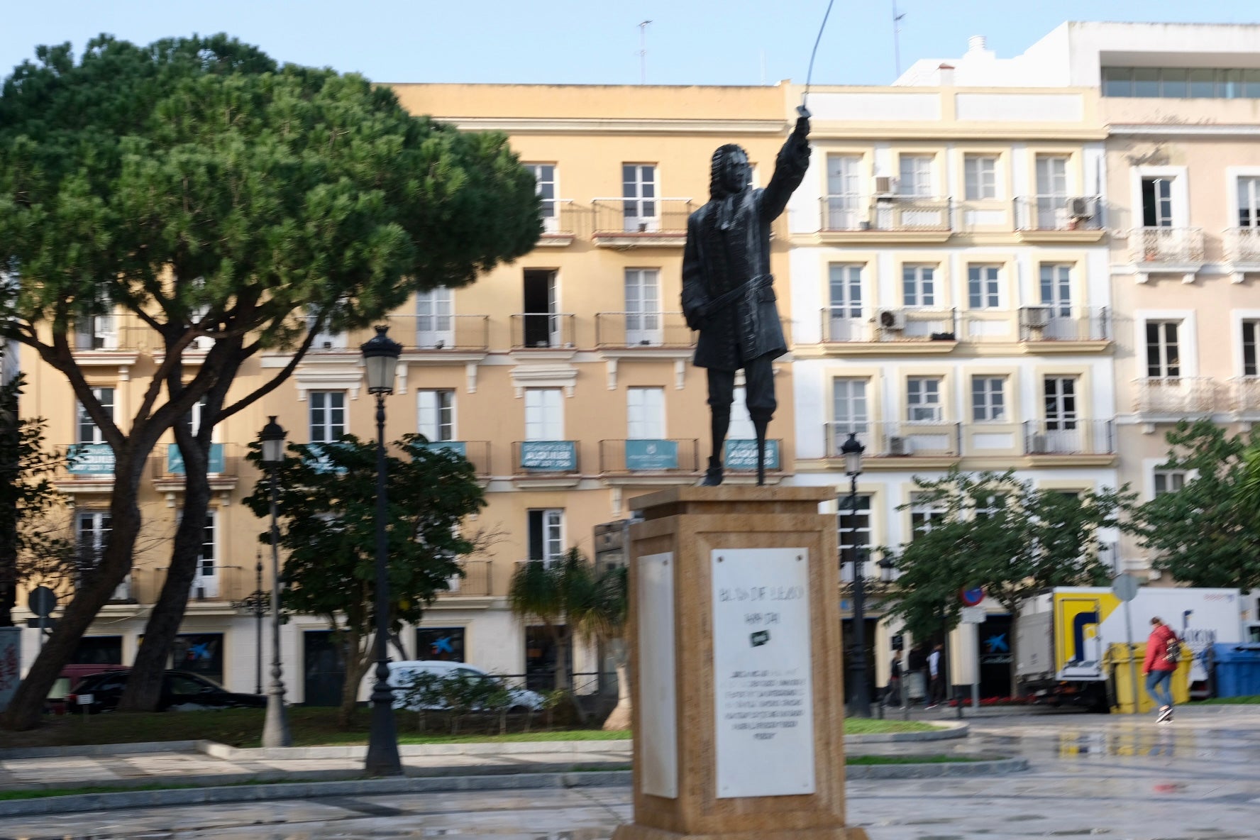 En imágenes: El mal estado de algunos monumentos de Cádiz