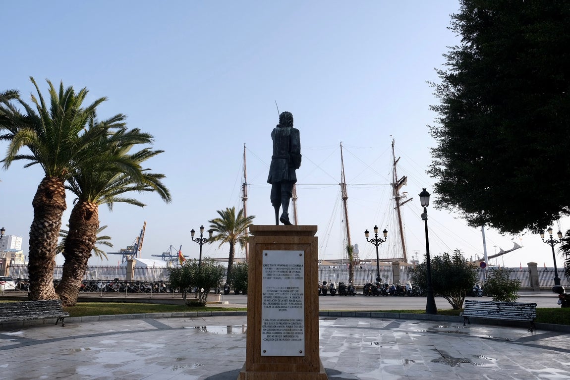 En imágenes: El mal estado de algunos monumentos de Cádiz