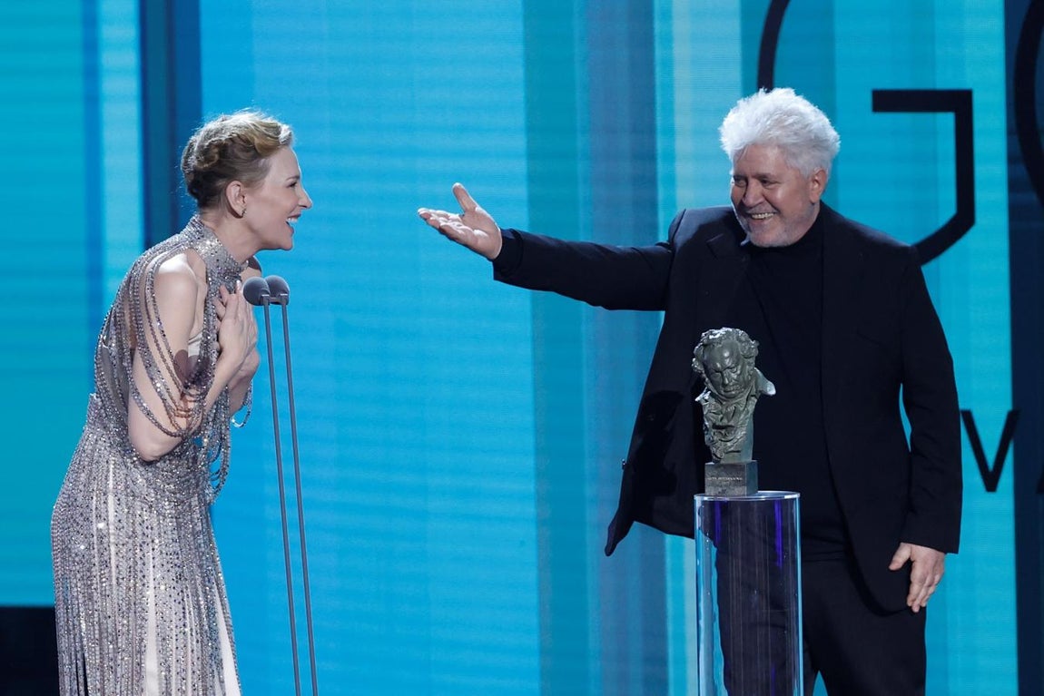 Cate Blanchett y Pedro Almodóvar. 