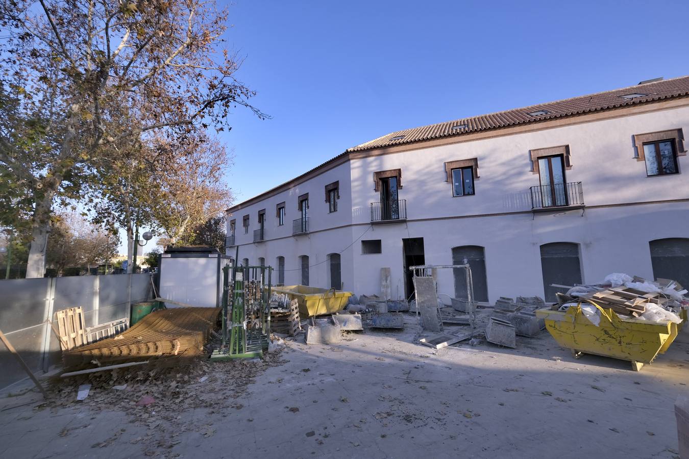 Edificio en la Barqueta / J. M. SERRANO