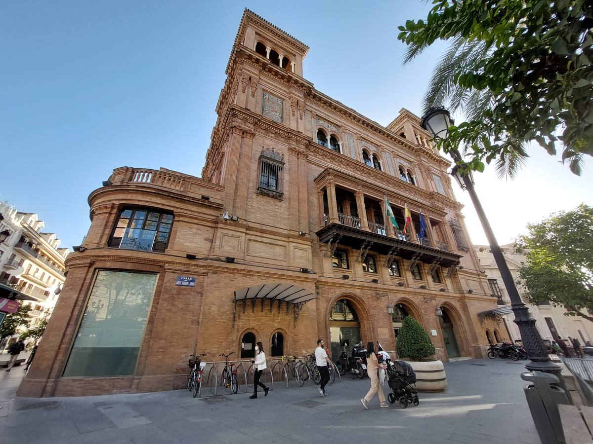 Antiguo Teatro Coliseo / RAÚL DOBLADO