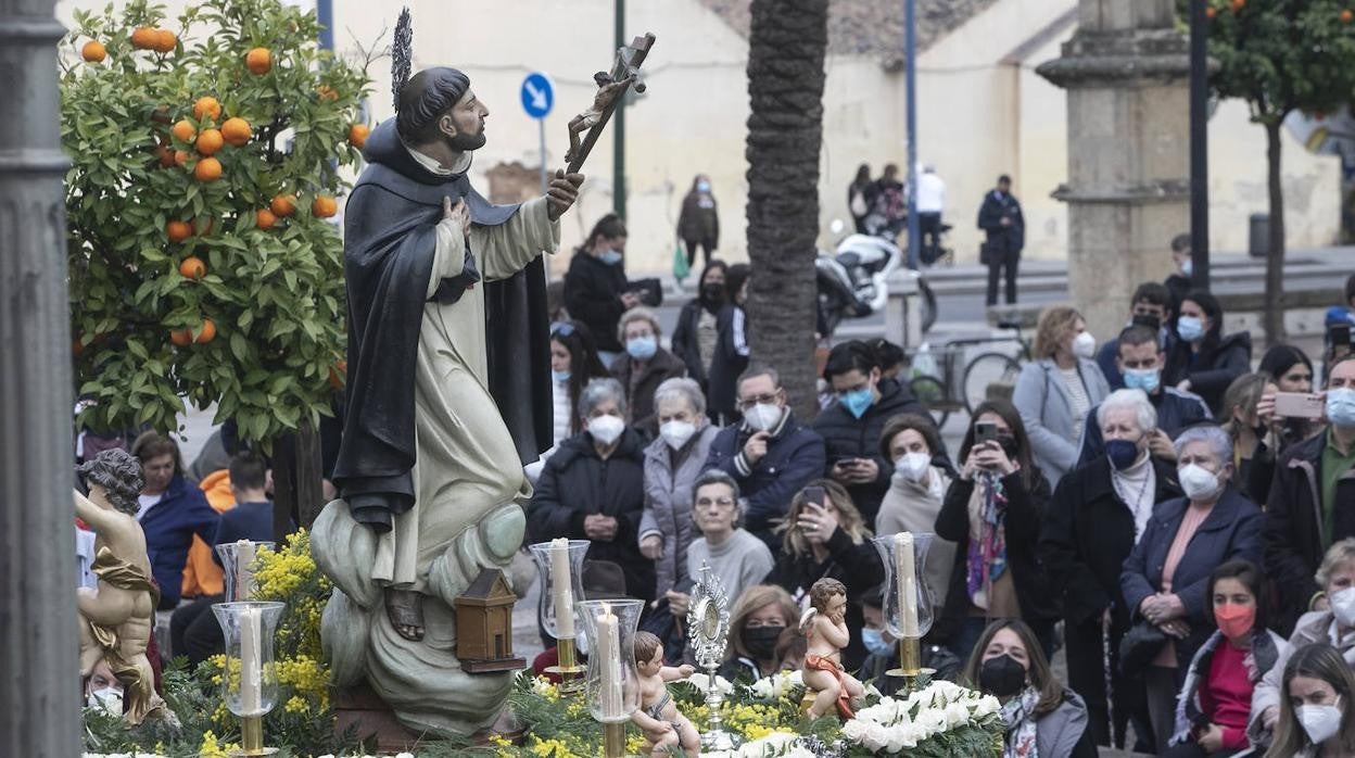 La procesión de San Juan Bautista de la Concepción en Córdoba, en imágenes