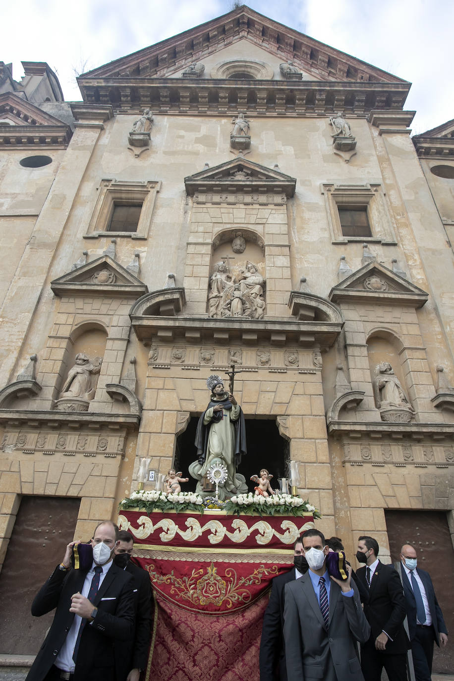 La procesión de San Juan Bautista de la Concepción en Córdoba, en imágenes