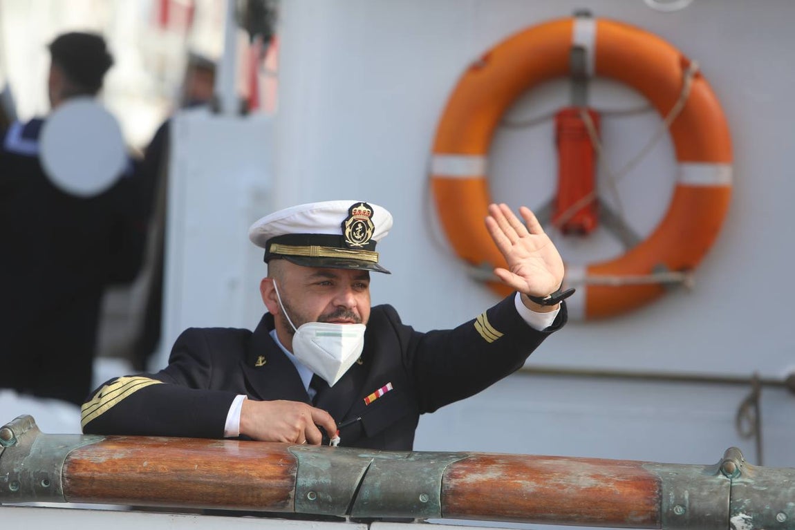 Fotos: Emotivo adiós de Cádiz al buque escuela Elcano