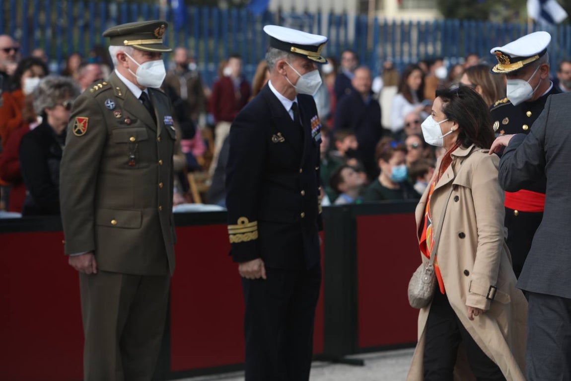 Fotos: Emotivo adiós de Cádiz al buque escuela Elcano