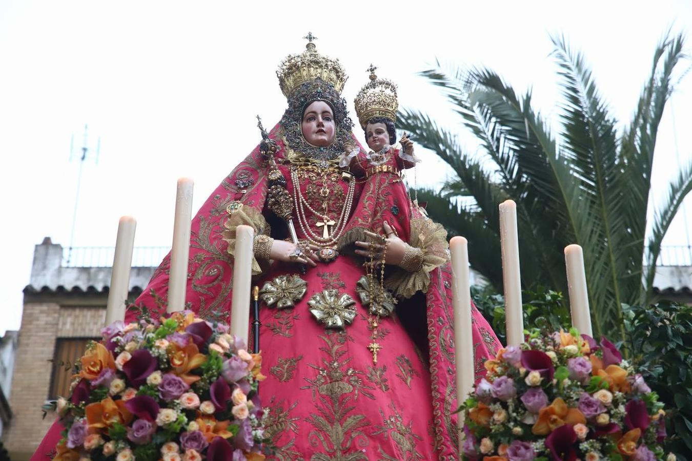 La Virgen de Araceli luce restaurada por las calles de Córdoba, en imágenes