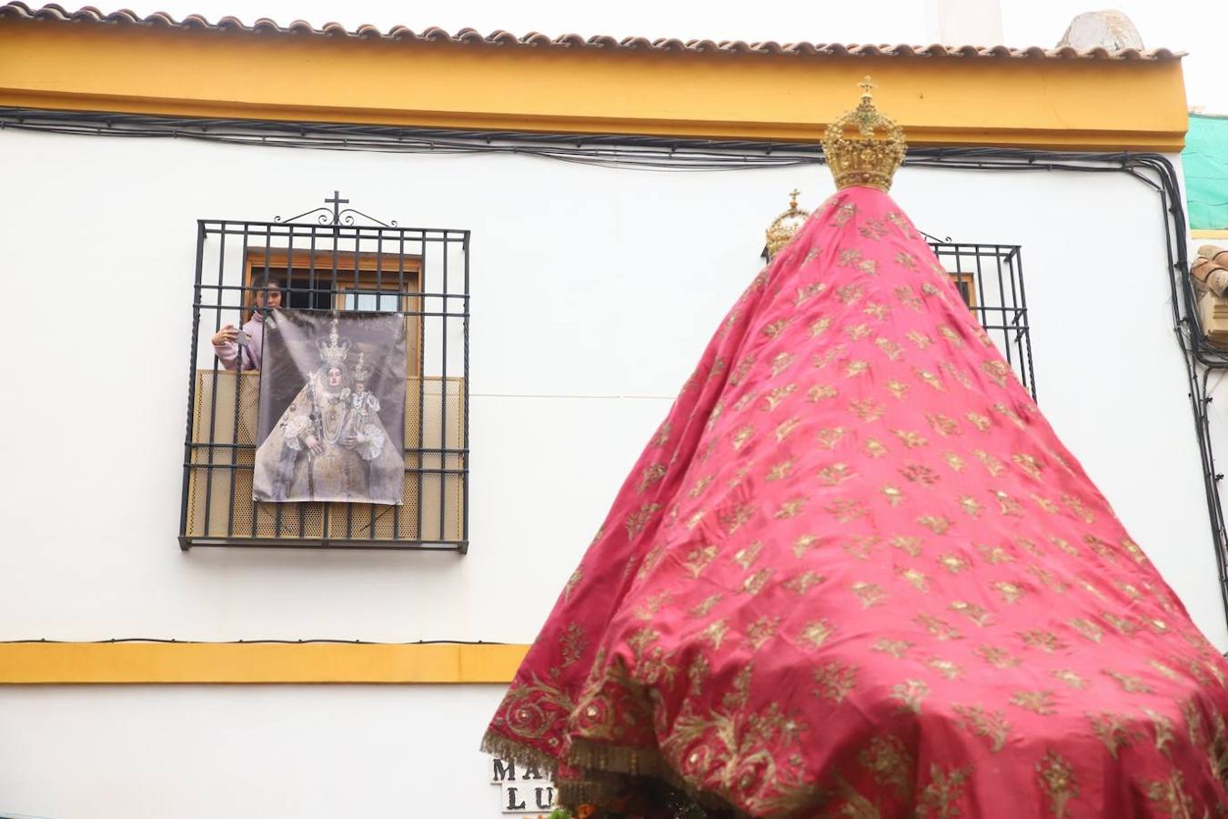 La Virgen de Araceli luce restaurada por las calles de Córdoba, en imágenes