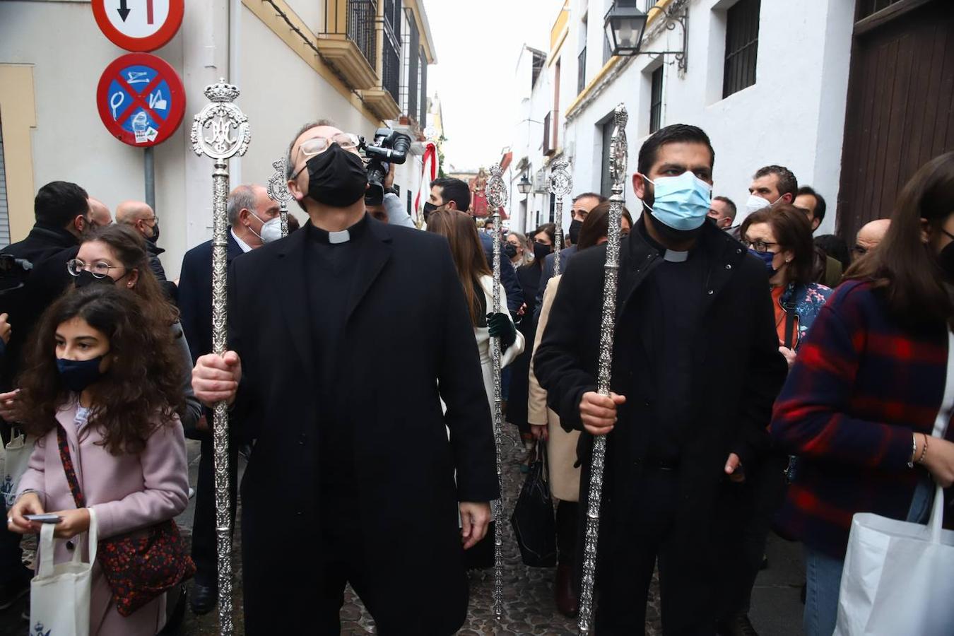 La Virgen de Araceli luce restaurada por las calles de Córdoba, en imágenes