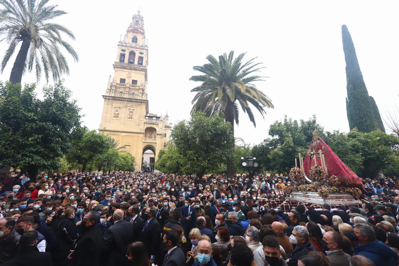 Multitudinario recibimiento a la Virgen de Araceli en la Mezquita-Catedral entre &#039;vivas&#039;