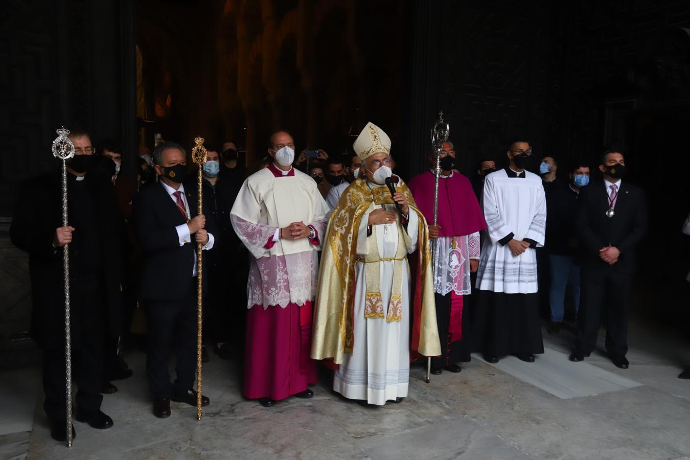 Multitudinario recibimiento a la Virgen de Araceli en la Mezquita-Catedral entre &#039;vivas&#039;