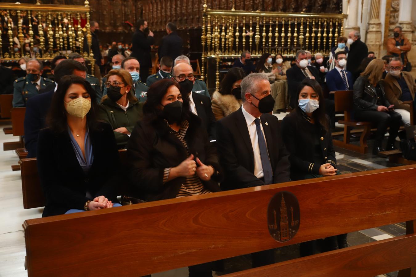 Multitudinario recibimiento a la Virgen de Araceli en la Mezquita-Catedral entre &#039;vivas&#039;