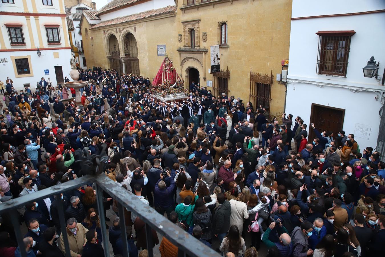 La Virgen de Araceli luce restaurada por las calles de Córdoba, en imágenes