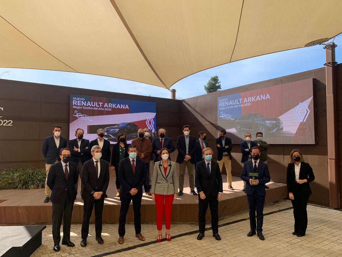 Políticos, directivos del sector y periodistas arroparon la entrega del galardón al Renault Arkana