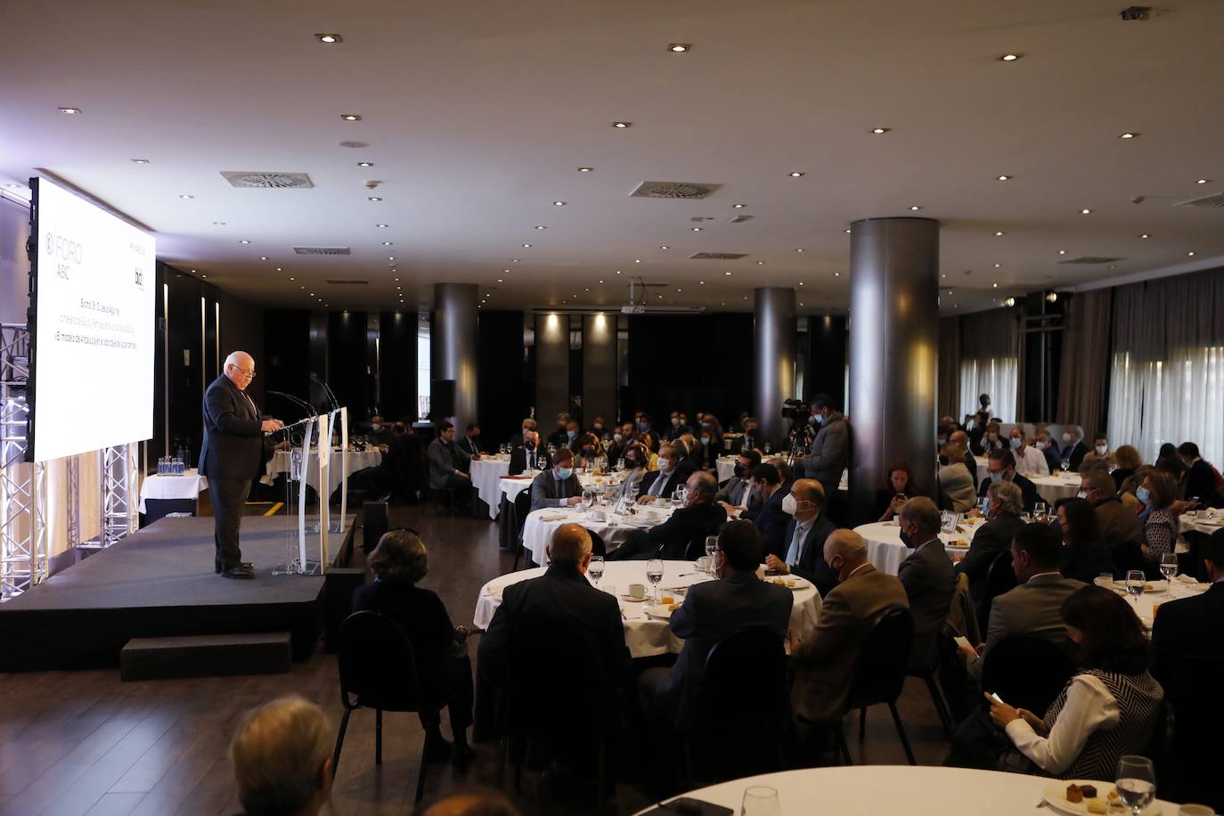 El consejero de Salud en el Foro ABC Córdoba, en imágenes