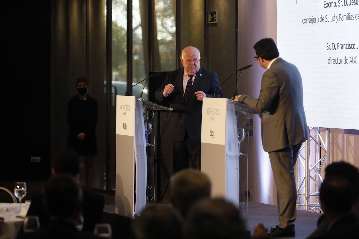 El consejero de Salud en el Foro ABC Córdoba, en imágenes