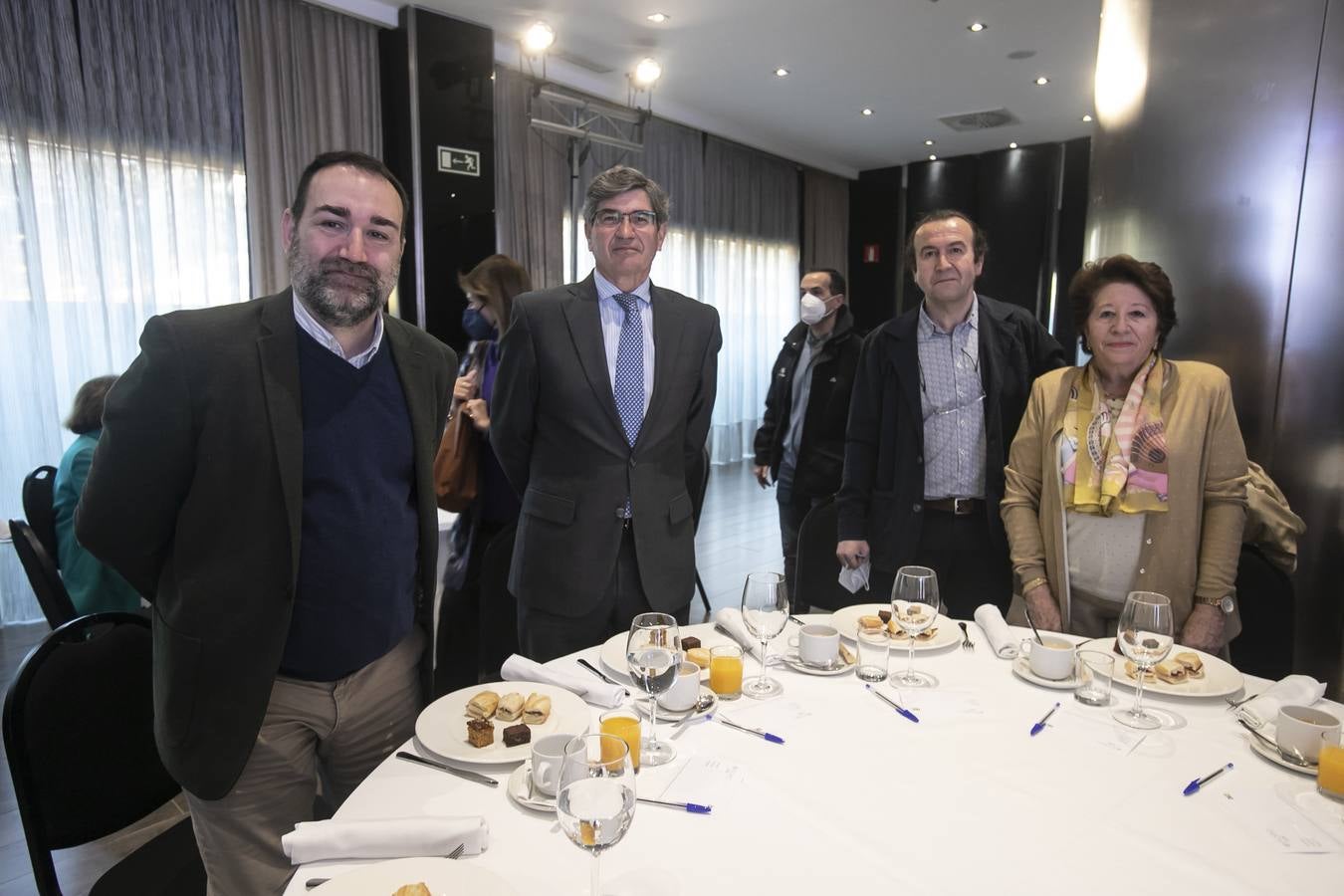 El Foro ABC con el consejero de Salud Jesús Aguirre, en imágenes