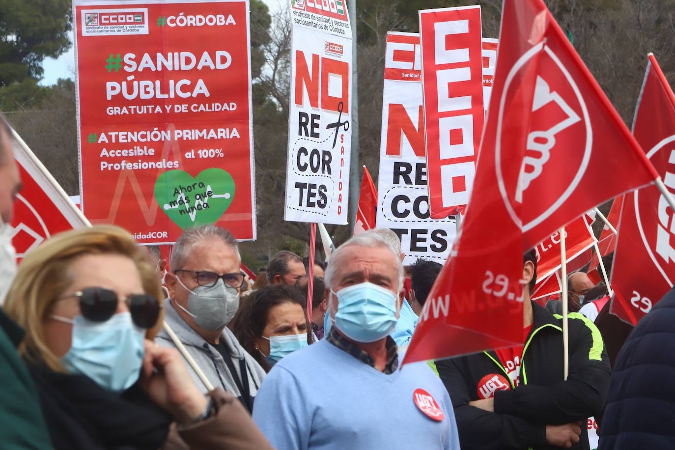 La manifestación en defensa de la sanidad pública en Córdoba, en imágenes