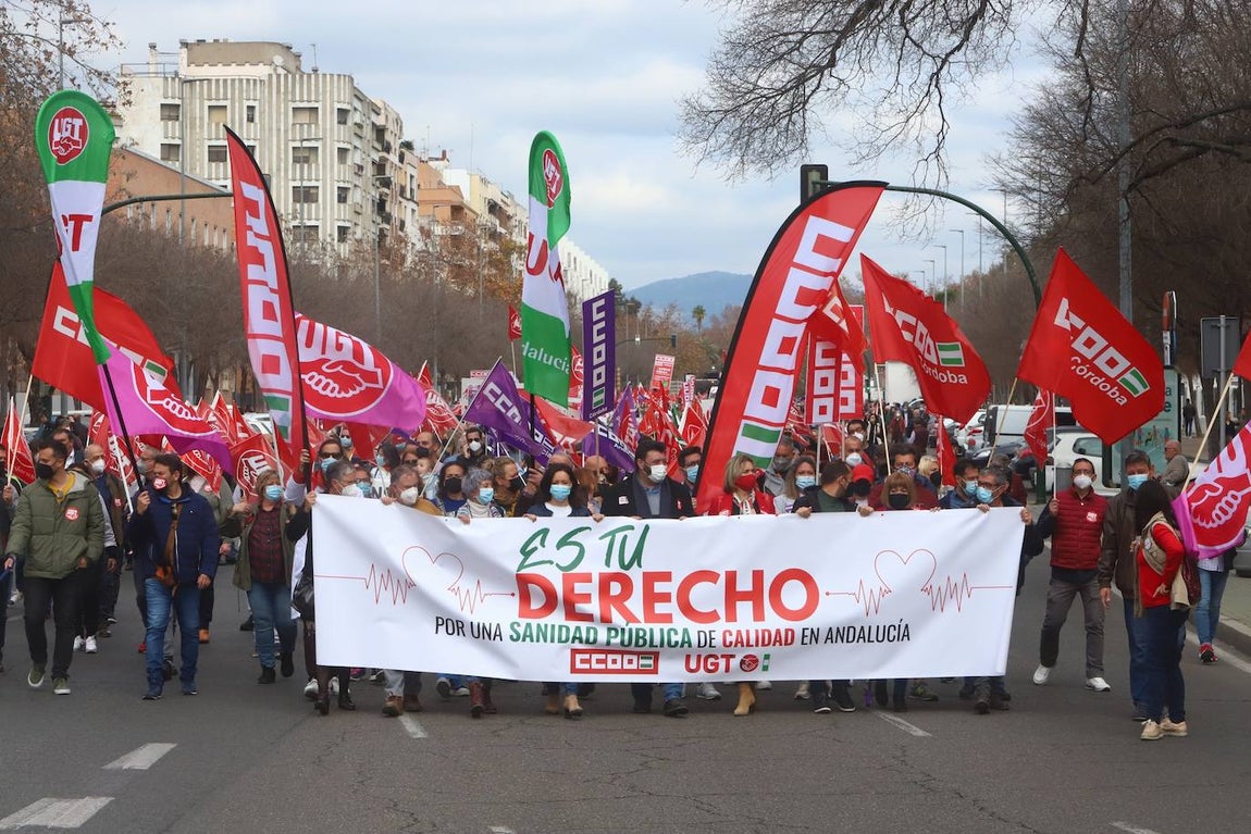 La manifestación en defensa de la sanidad pública en Córdoba, en imágenes
