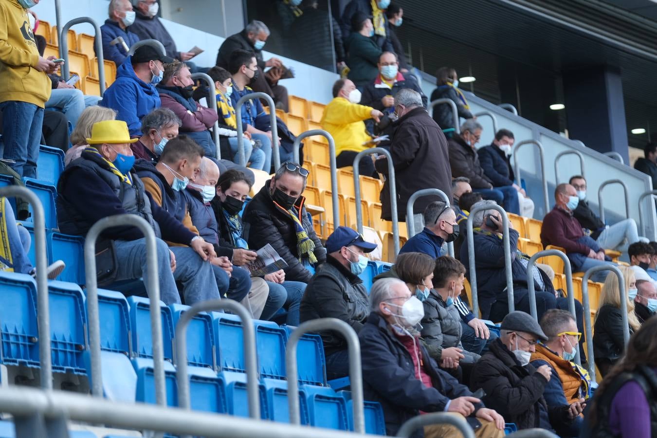 FOTOS: Búscate en las gradas en el partido Cádiz - Getafe