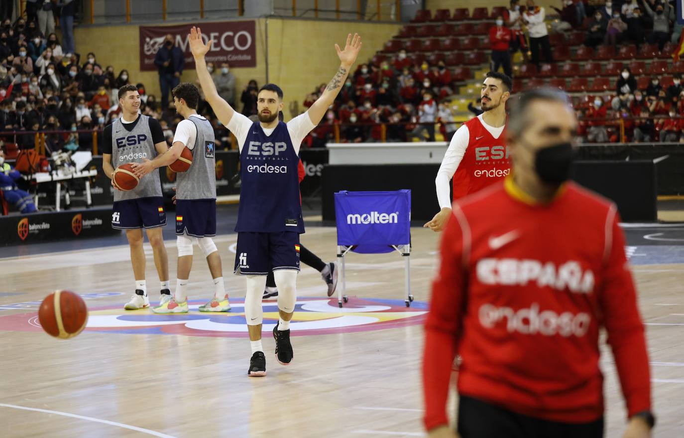 España de baloncesto sigue la puesta a punto este martes en Córdoba, en imágenes