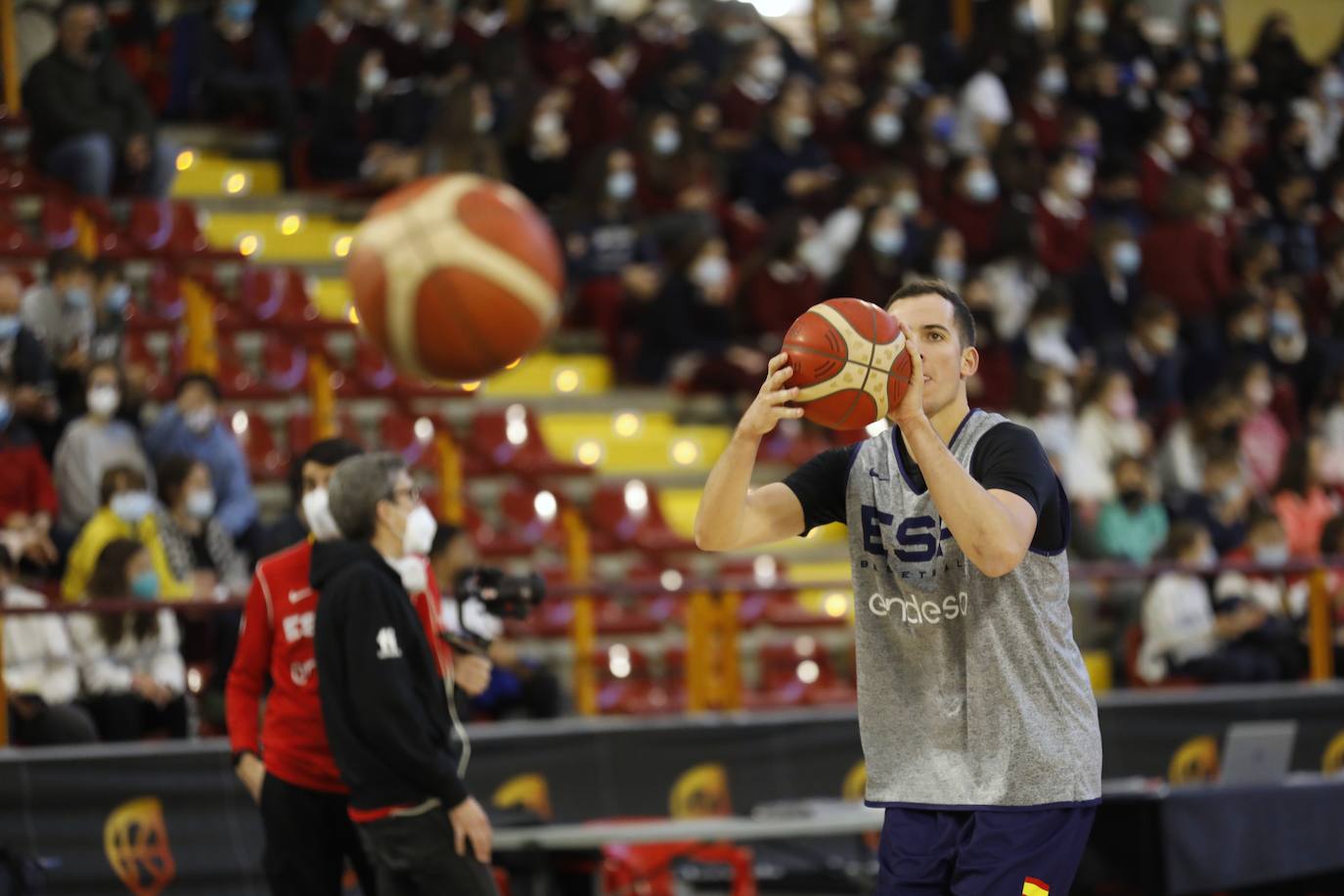 España de baloncesto sigue la puesta a punto este martes en Córdoba, en imágenes