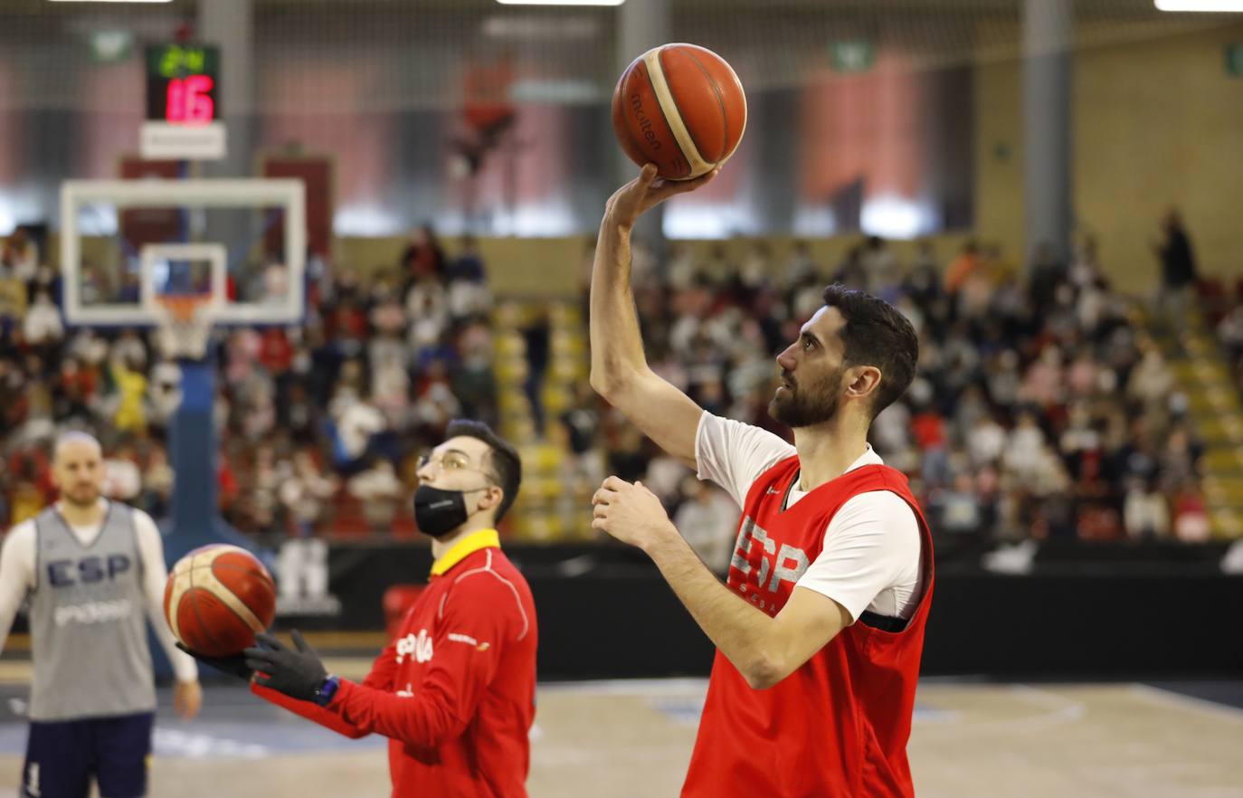 España de baloncesto sigue la puesta a punto este martes en Córdoba, en imágenes