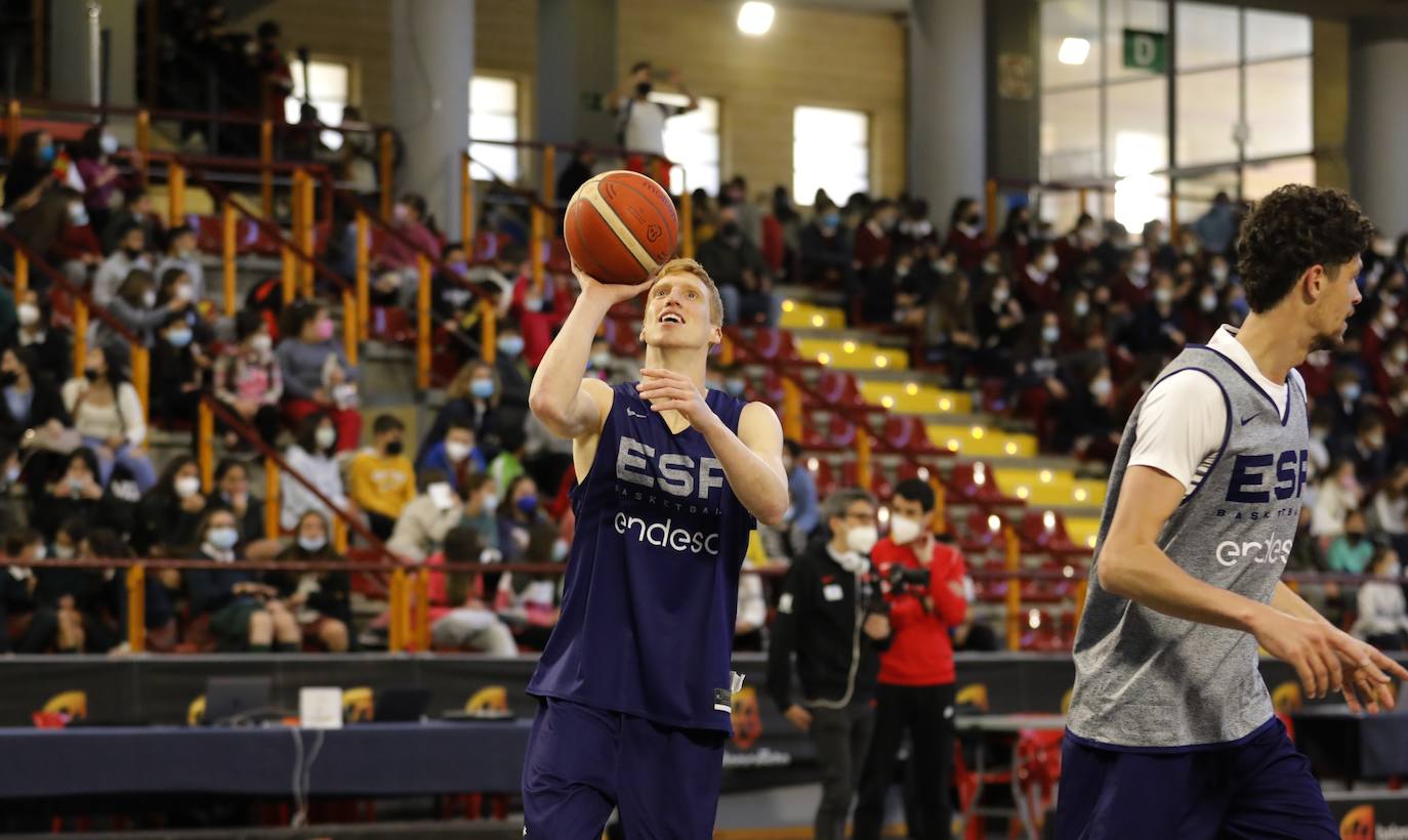 España de baloncesto sigue la puesta a punto este martes en Córdoba, en imágenes