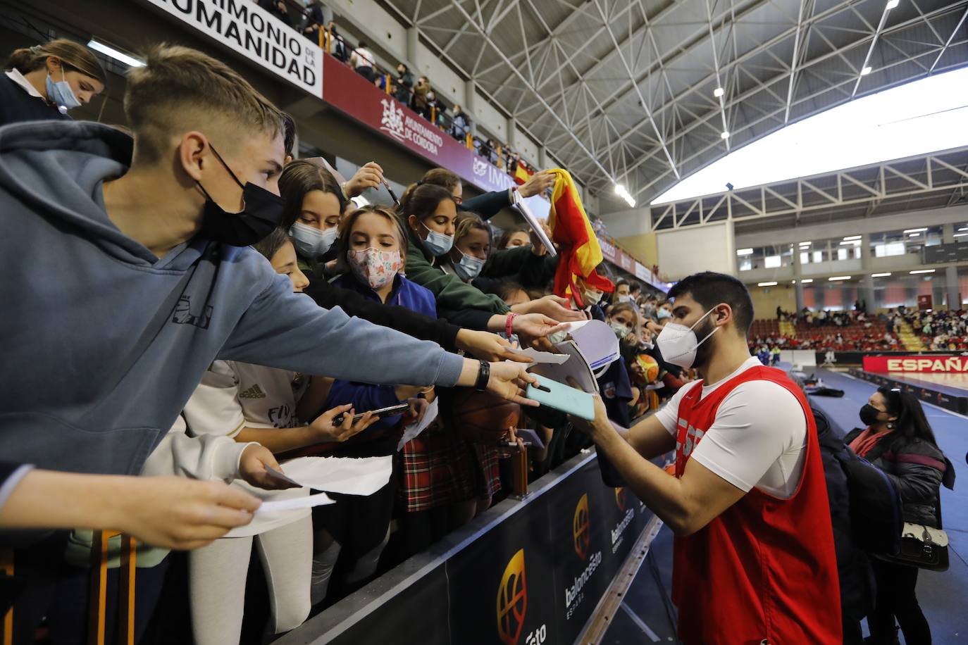 España de baloncesto sigue la puesta a punto este martes en Córdoba, en imágenes