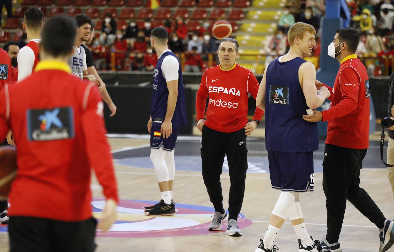 España de baloncesto sigue la puesta a punto este martes en Córdoba, en imágenes