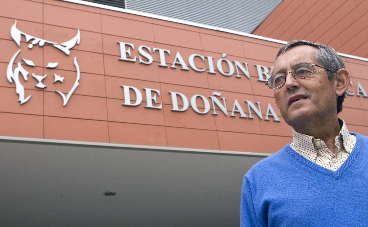 Miguel Delibes, presidente del Consejo de Participación de Doñana. Medalla al Mérito Medioambiental