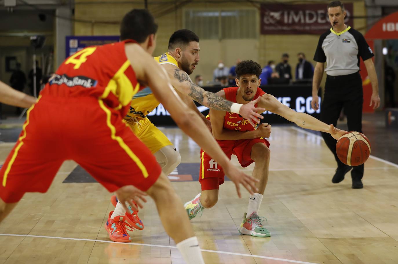 Las mejores imágenes del España - Ucrania de baloncesto en Córdoba