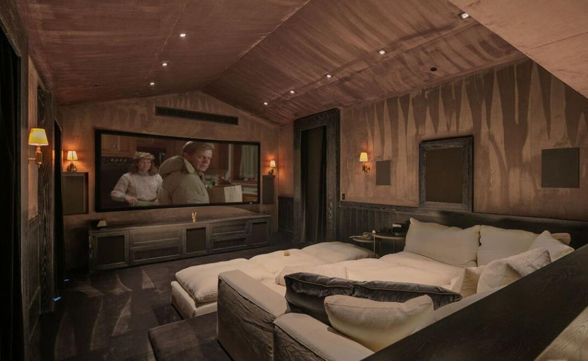 La mansión que Calvin Harris vende por 25 millones. En dicho espacio también hay una sala de cine con un gran proyector y otra habitación de juegos.