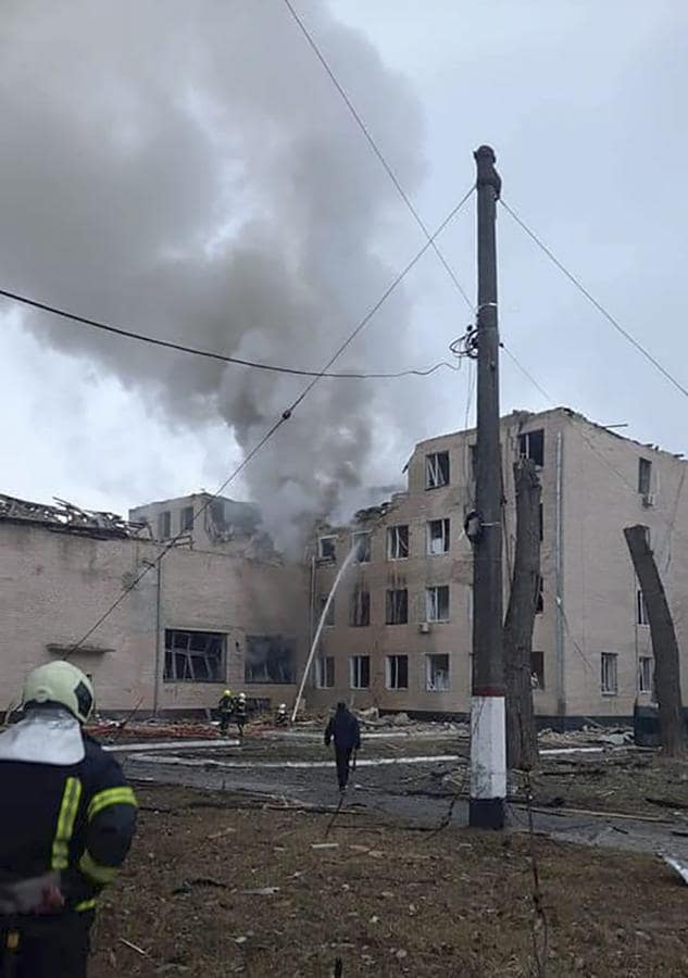 Un edificio, destruido tras el bombardeo de las tropas rusas. 