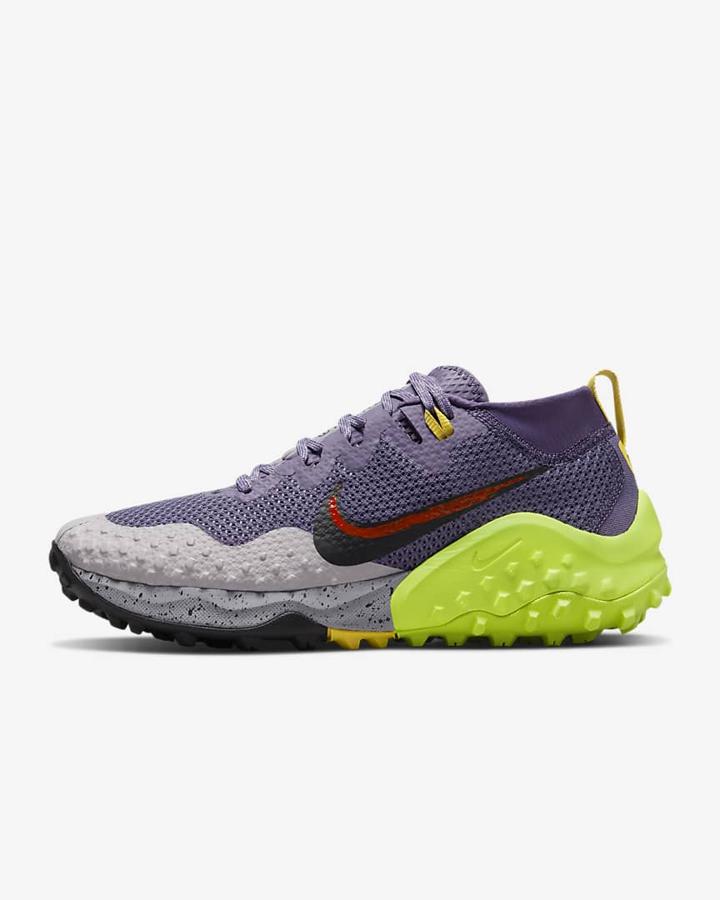 Nike. Zapatillas de trail running Nike Wildhorse 7.Su coma de alta resistencia a la abrasión en la suela exterior ofrece una tracción duradera. La parte superior aporta ventilación, durabilidad y sujeción donde más se necesita mientras que la amortiguación de espuma en la mediasuela proporciona una sensación neutra y reactividad en cada kilómetro. Precio: 119,99€.