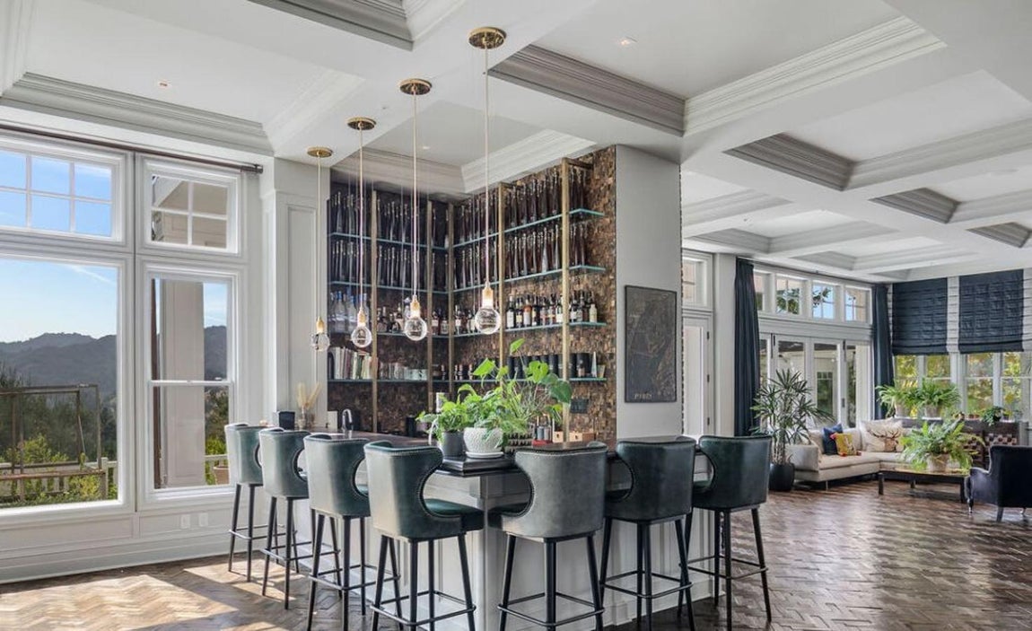 La mansión que Calvin Harris vende por 25 millones. En cada rincón los detalles están cuidados al máximo para configurar un espacio de vanguardia a la par que cálido.