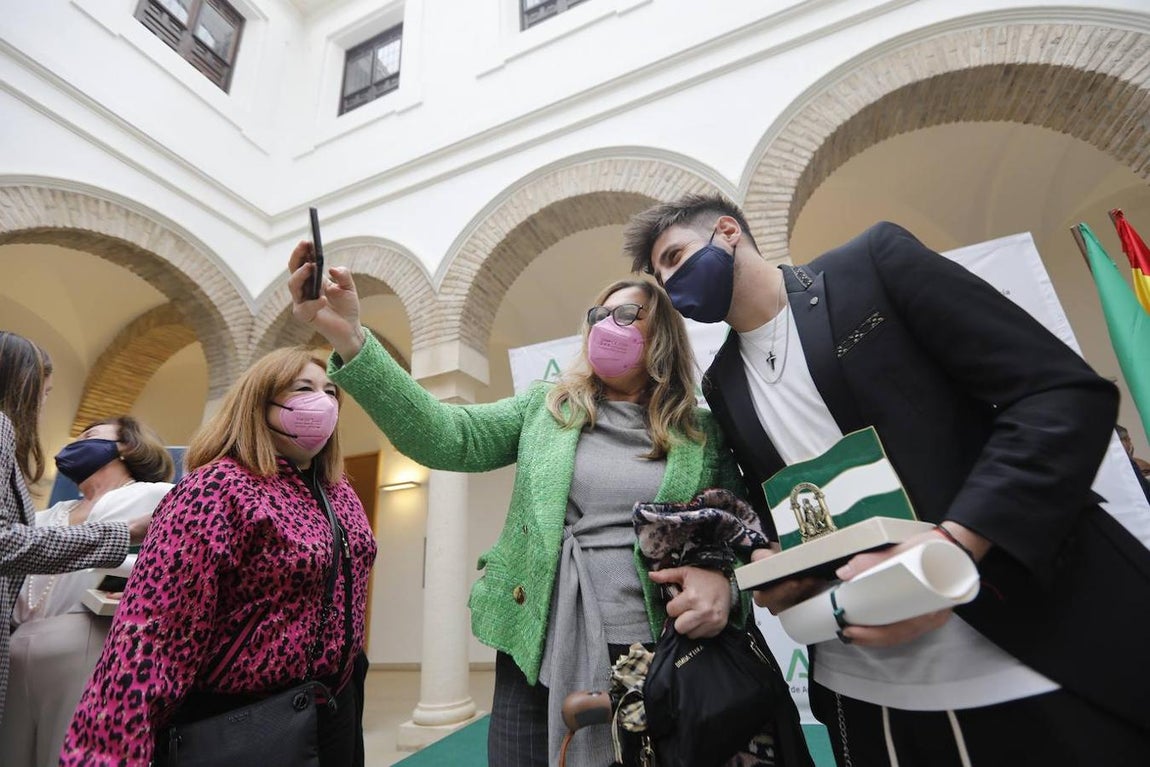La entrega de las banderas de Andalucía en Córdoba, en imágenes