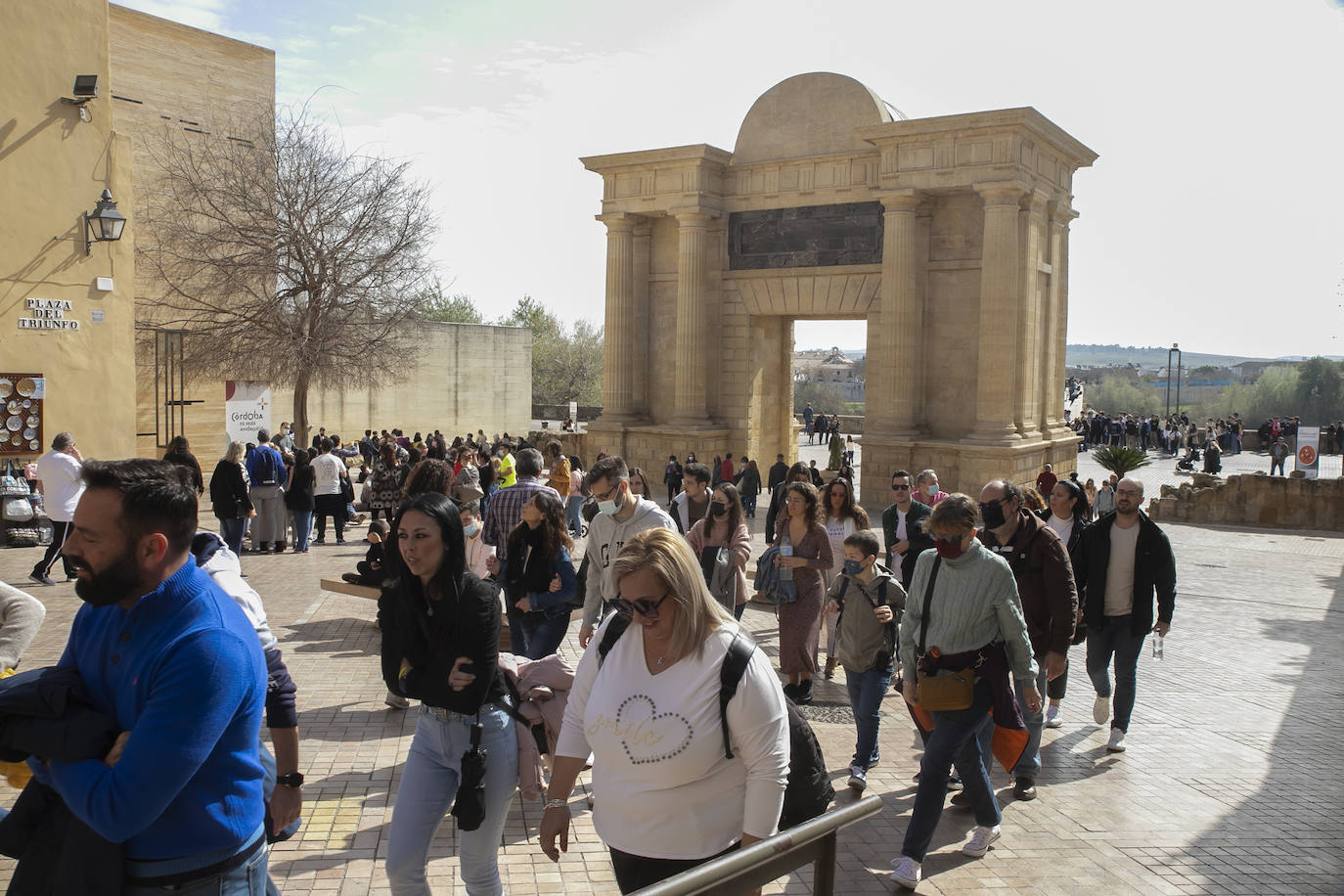 Los turistas el primer día del Puente de Andalucía en Córdoba, en imágenes