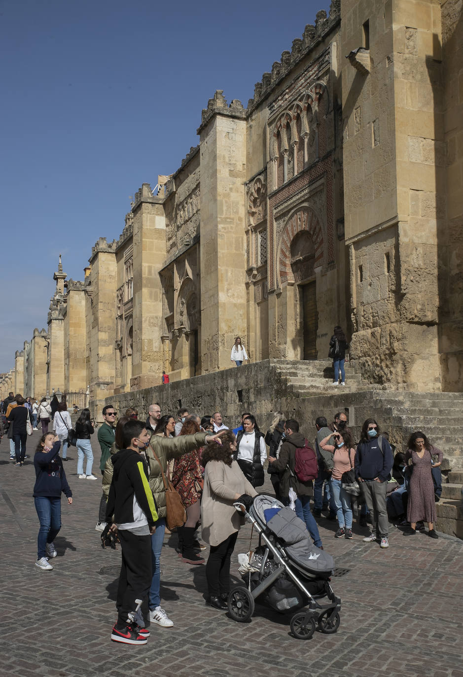 Los turistas el primer día del Puente de Andalucía en Córdoba, en imágenes