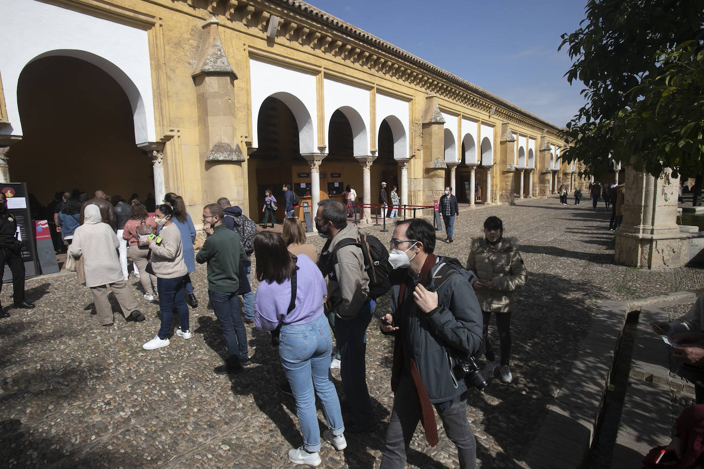 Los turistas el primer día del Puente de Andalucía en Córdoba, en imágenes