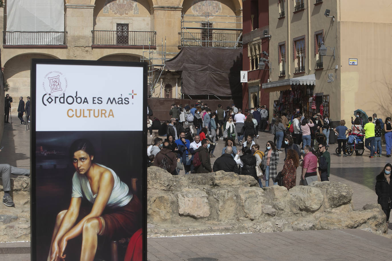 Los turistas el primer día del Puente de Andalucía en Córdoba, en imágenes