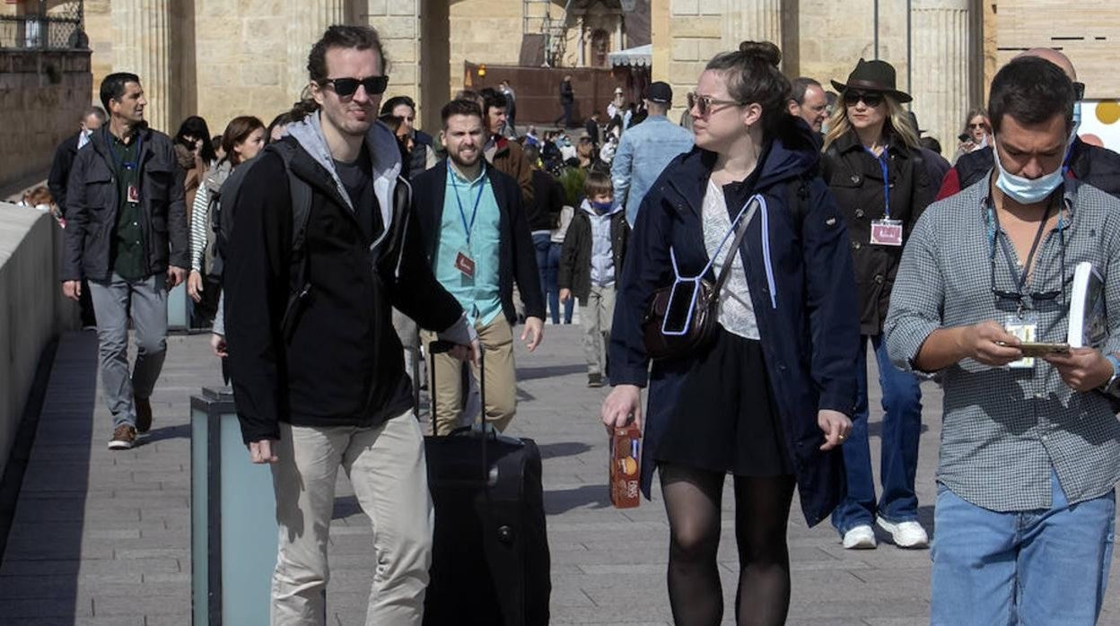 Los turistas el primer día del Puente de Andalucía en Córdoba, en imágenes