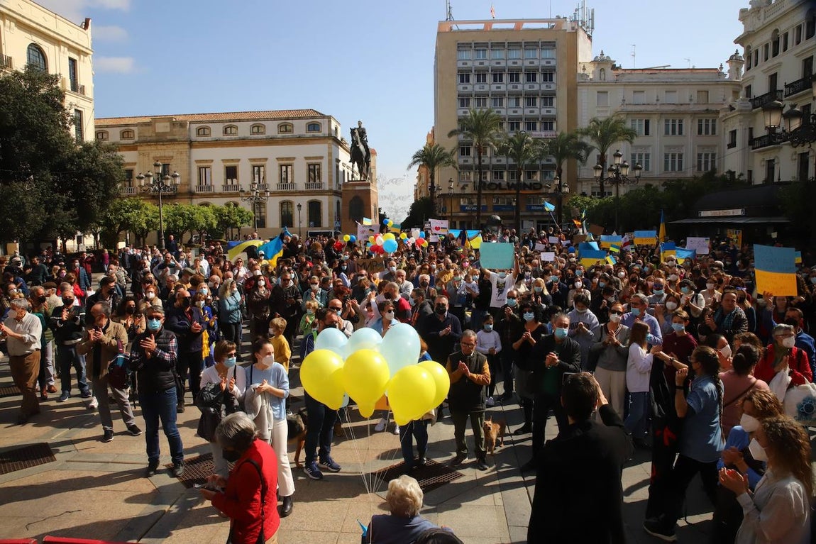 La manifestación contra la guerra en Ucrania en Córdoba, en imágenes