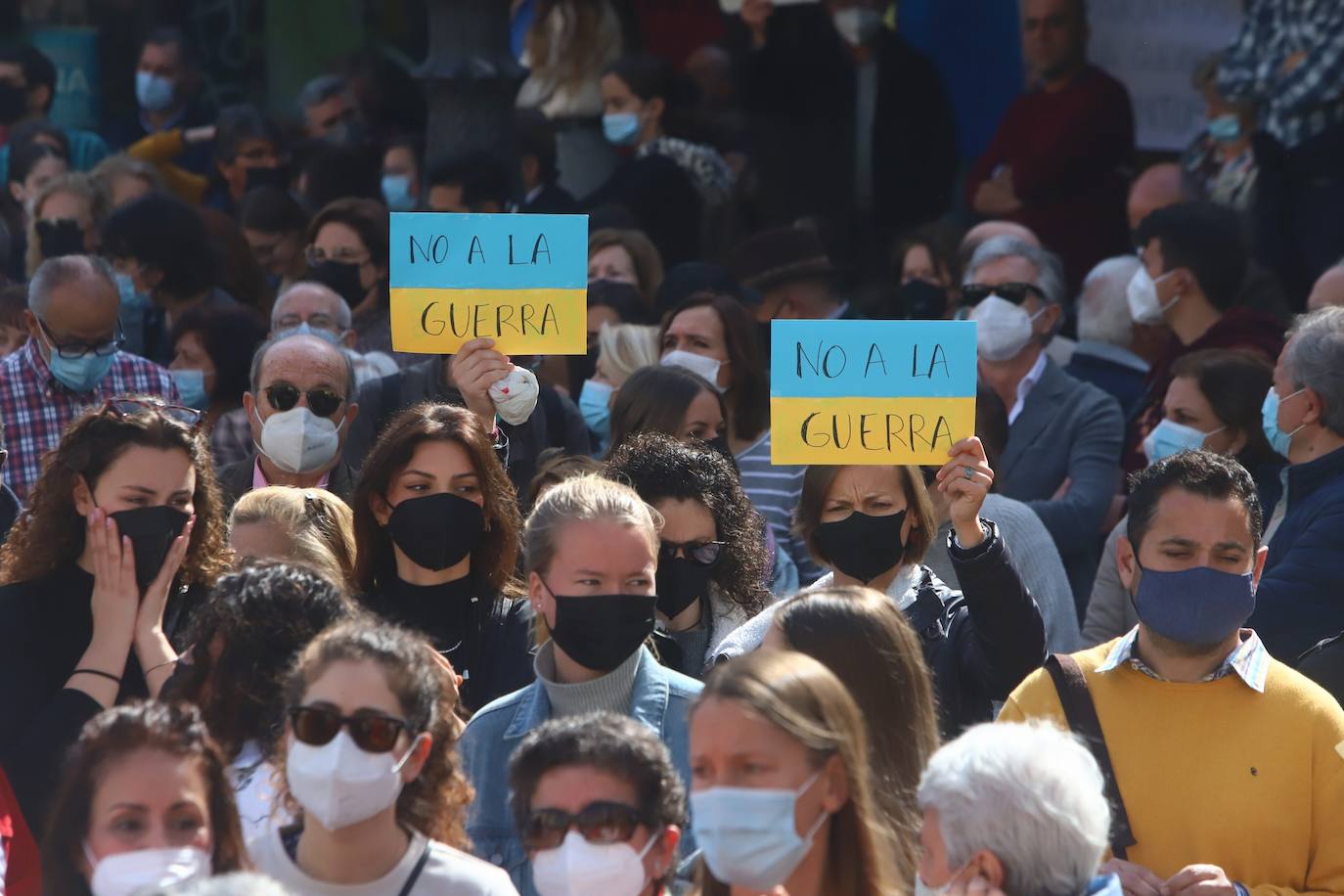 La manifestación contra la guerra en Ucrania en Córdoba, en imágenes