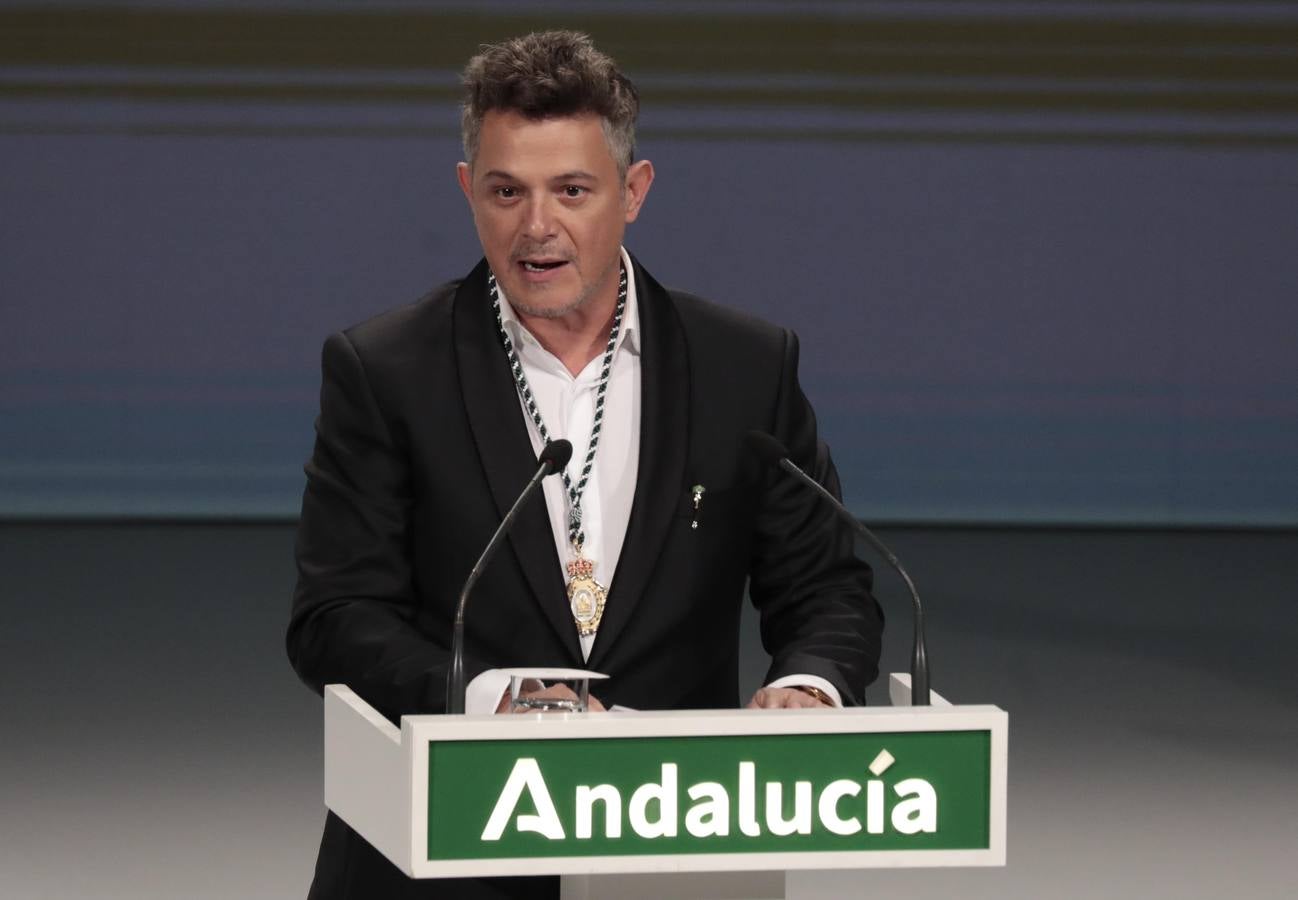 Acto de entrega de las medallas de Andalucía en el Teatro de la Maestranza de Sevilla. RAÚL DOBLADO