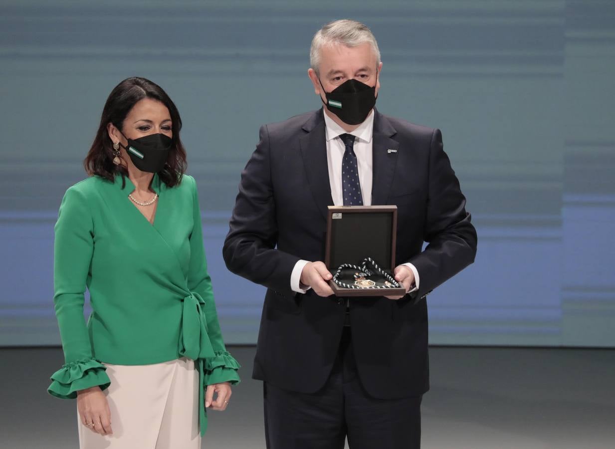 Acto de entrega de las medallas de Andalucía en el Teatro de la Maestranza de Sevilla. RAÚL DOBLADO