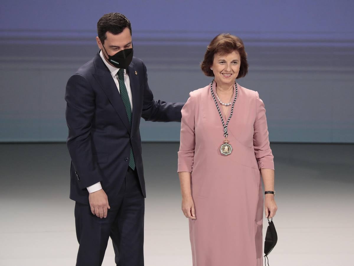 Acto de entrega de las medallas de Andalucía en el Teatro de la Maestranza de Sevilla. RAÚL DOBLADO