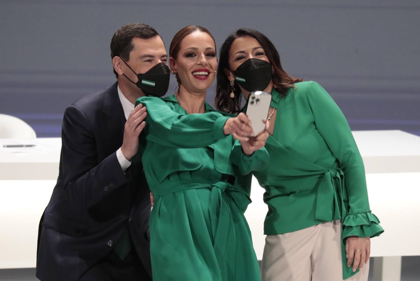 Acto de entrega de las medallas de Andalucía en el Teatro de la Maestranza de Sevilla. RAÚL DOBLADO