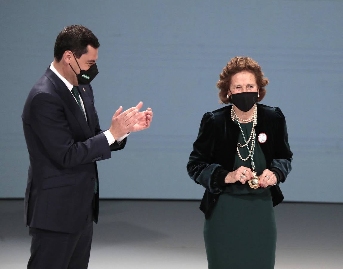 Acto de entrega de las medallas de Andalucía en el Teatro de la Maestranza de Sevilla. RAÚL DOBLADO