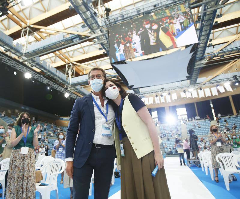 Congreso regional del PP. Núñez Feijóo junto a Isabel Díaz Ayuso. 