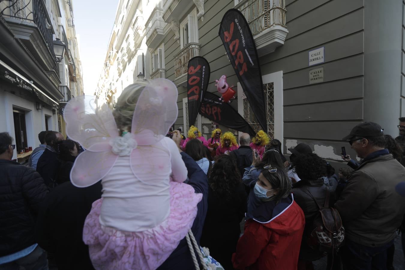 Fotos: Ambiente de Martes de Carnaval en Cádiz